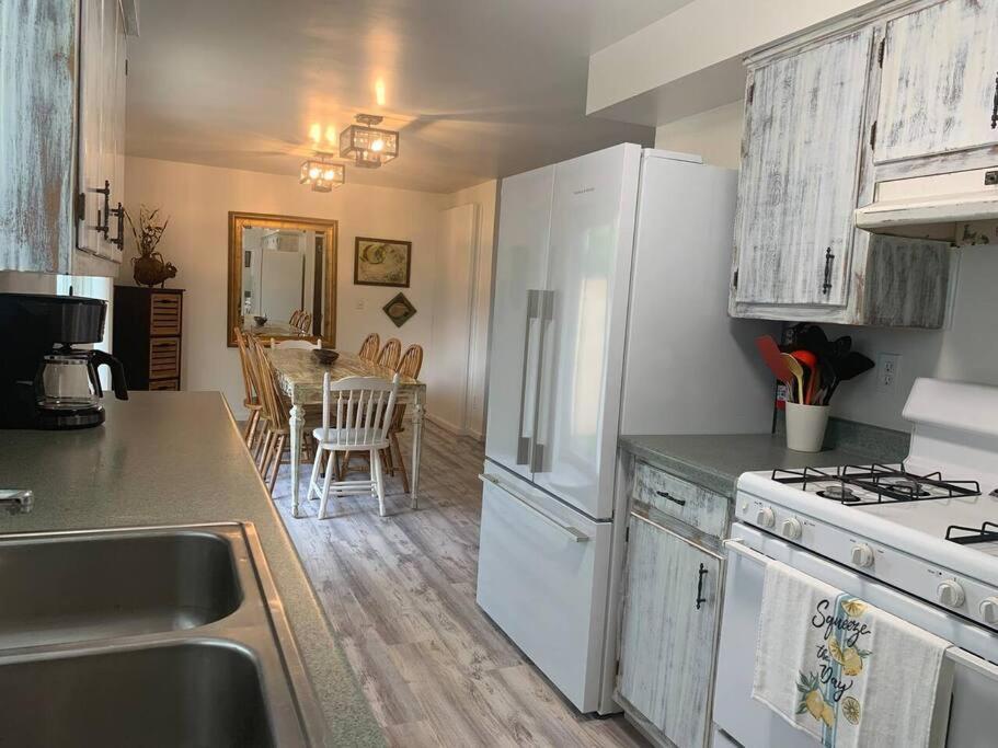 Cheerful 3 Bedroom On A Park 10 Miles From Eugene Creswell Exterior photo