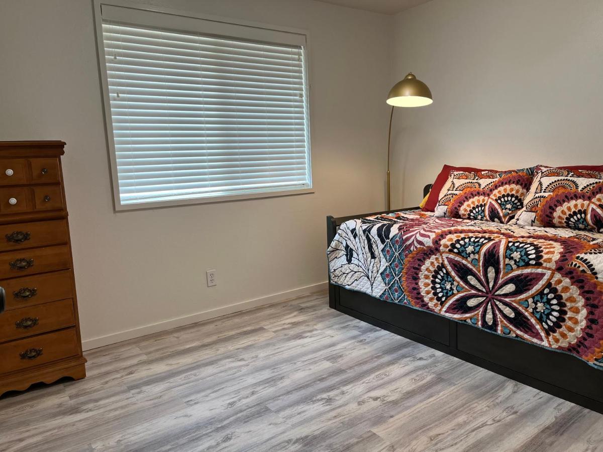 Cheerful 3 Bedroom On A Park 10 Miles From Eugene Creswell Exterior photo